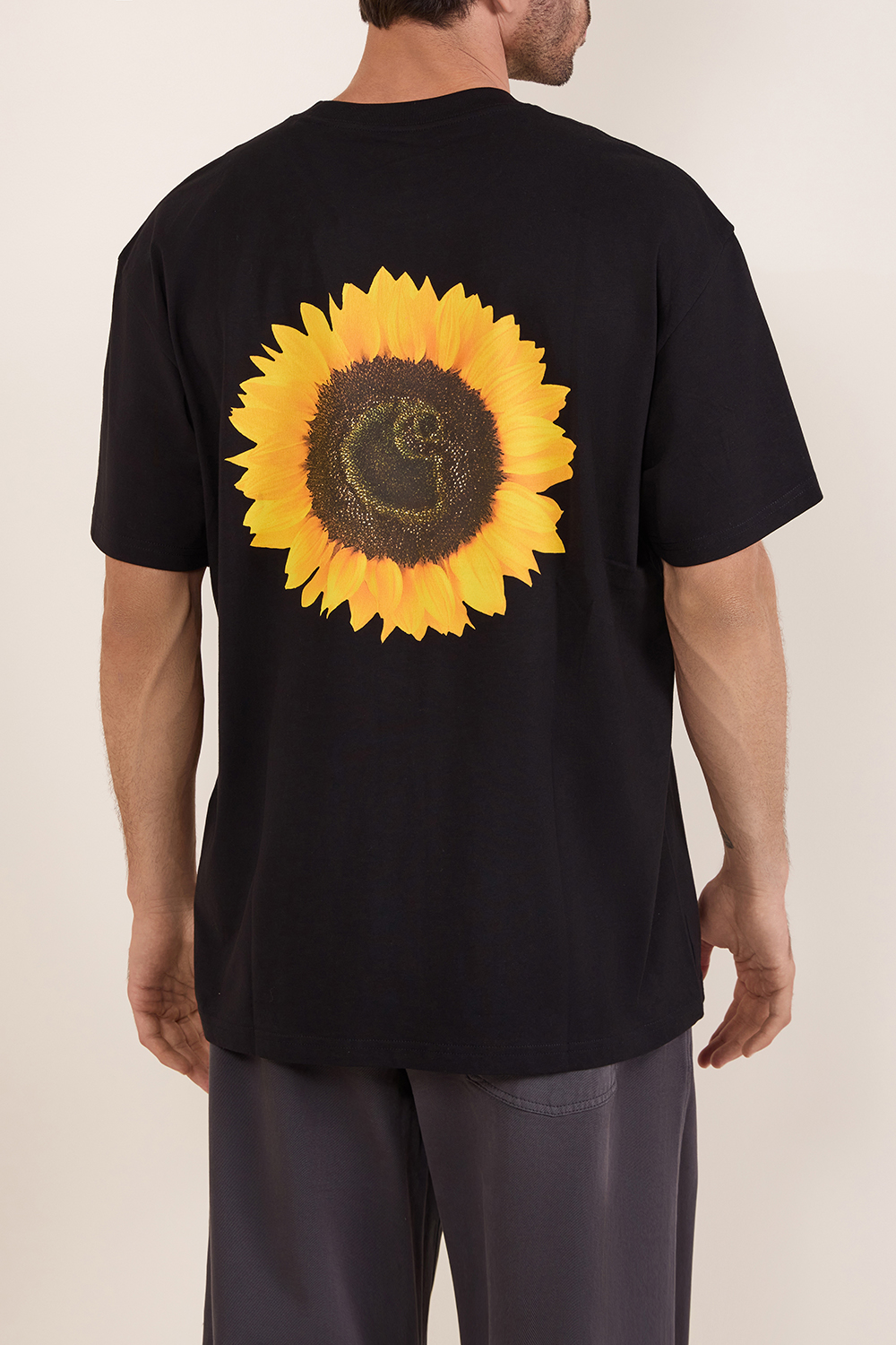 תמונת תקריב דוגמן של חולצת טי