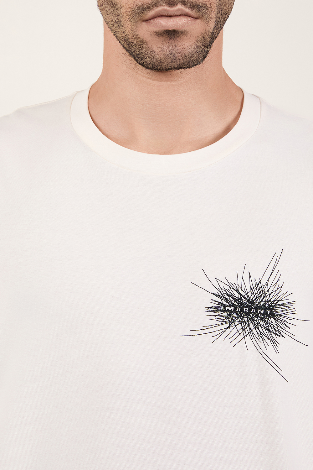 תמונת תקריב דוגמן של חולצת טי