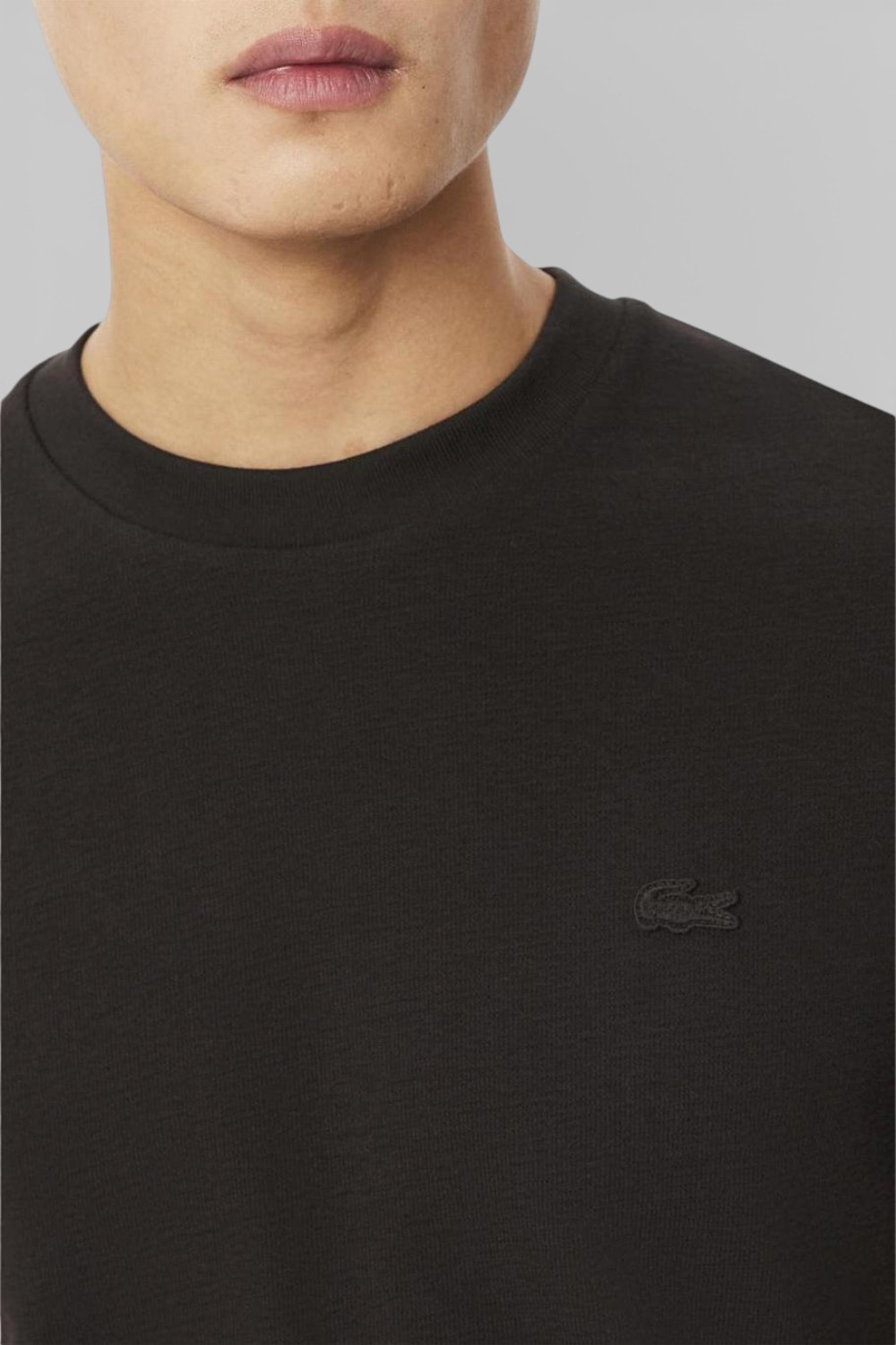 תמונת תקריב דוגמן של חולצת טי