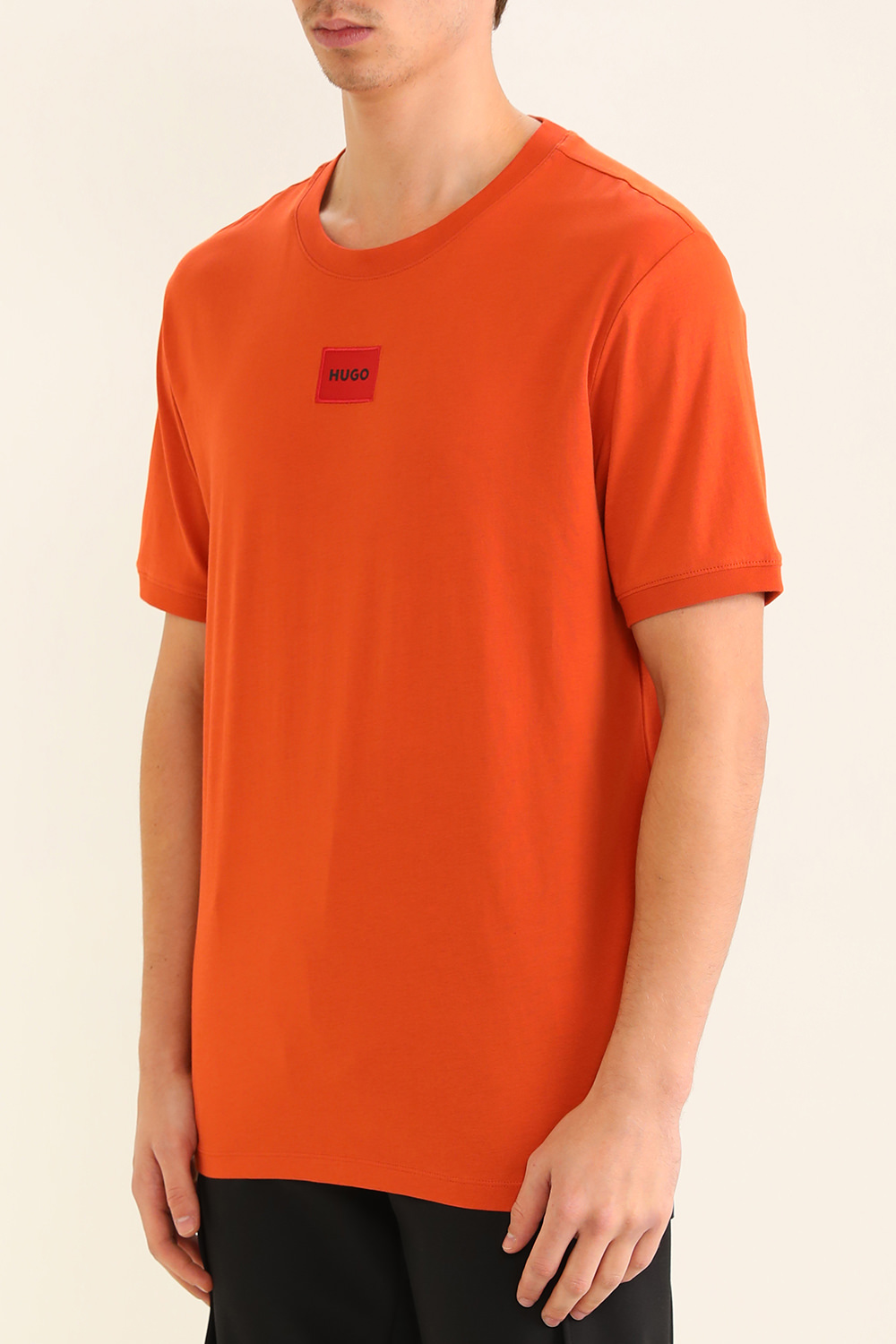 תמונת דוגמן קידמית של חולצת טי קצרה מכותנה