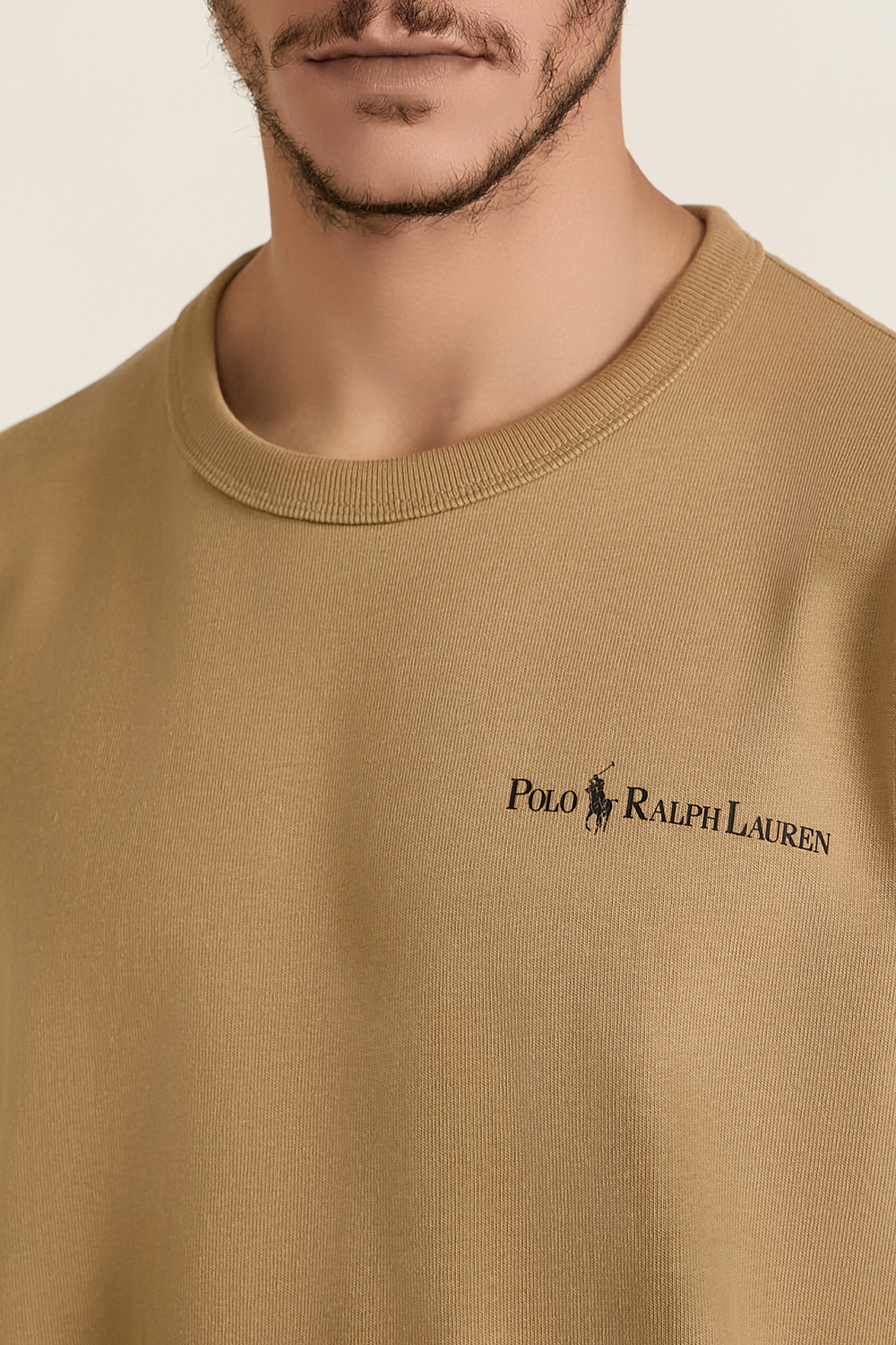 תמונת תקריב דוגמן של חולצת טי