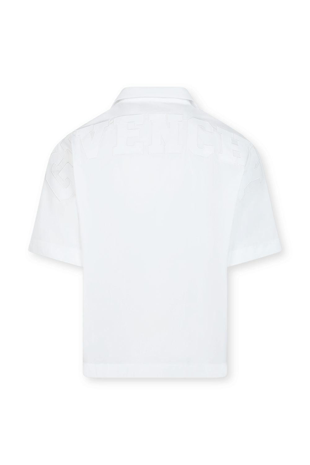 תמונה אחורית של חולצה מכופתרת קצרה לבנה עם כיתוב לוגו