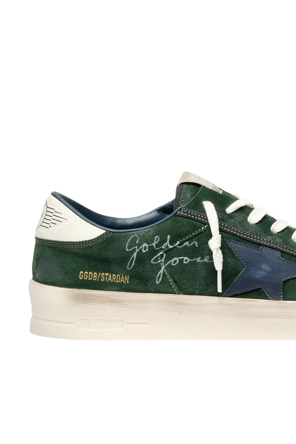 תמונת תקריב של נעלי סניקרס סטאר דן