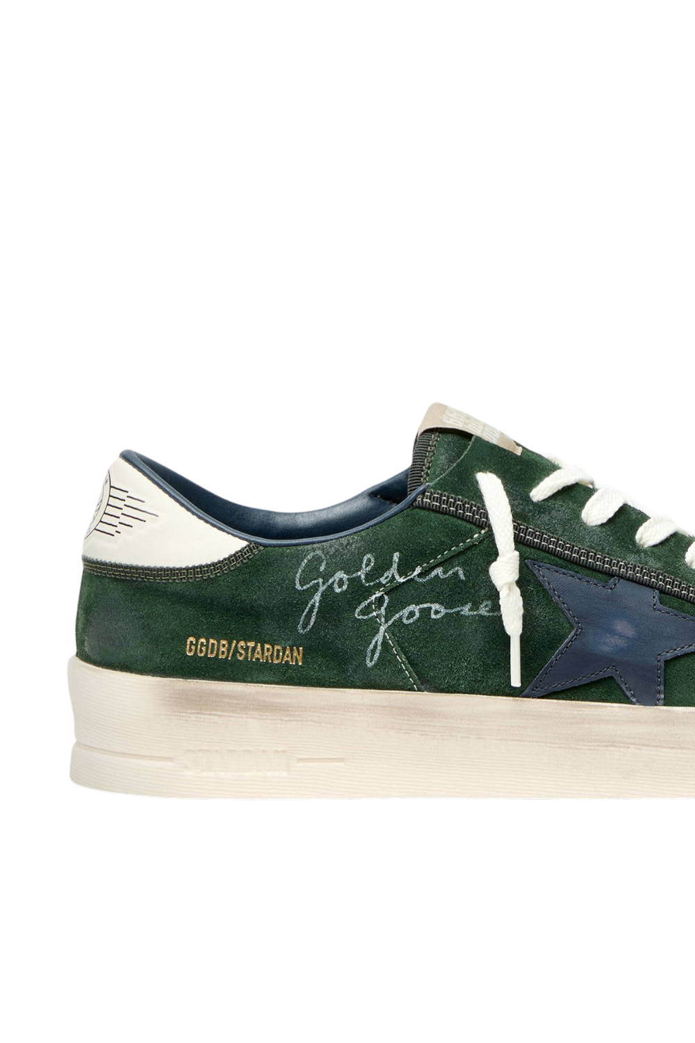 תמונת תקריב של נעלי סניקרס סטאר דן