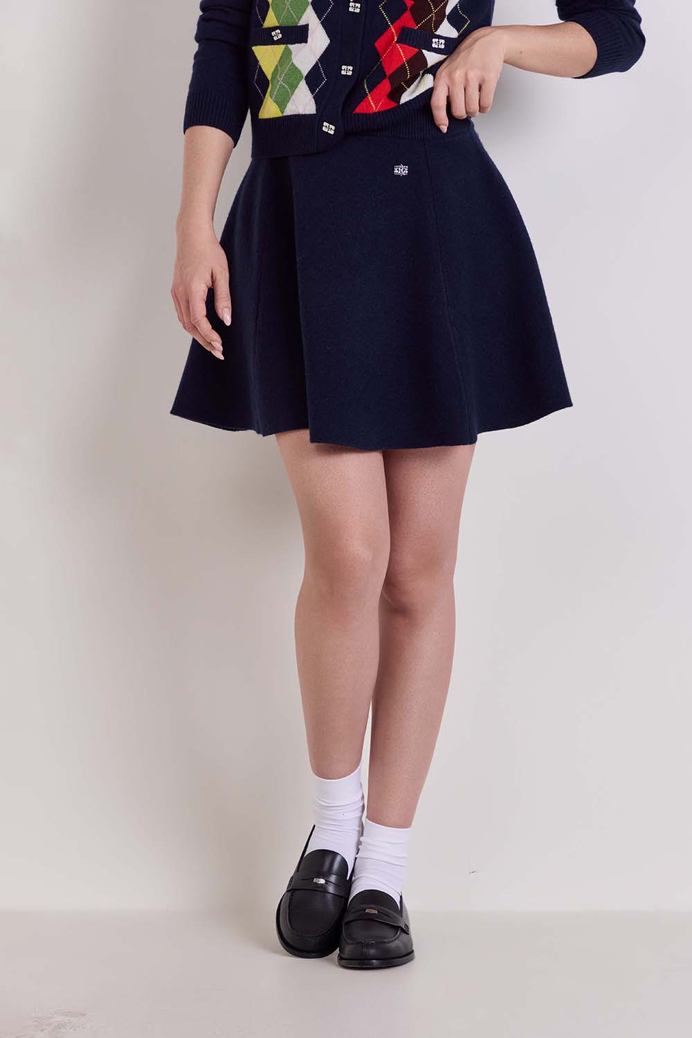 תמונת דוגמן קידמית של חצאית צמר