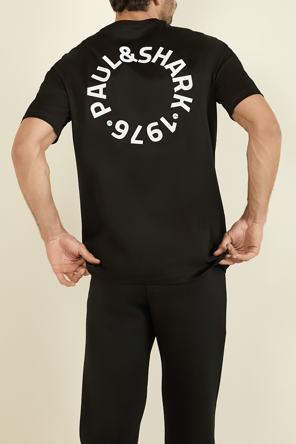 תמונת דוגמן אחורית של חולצת טי פלאס סייז