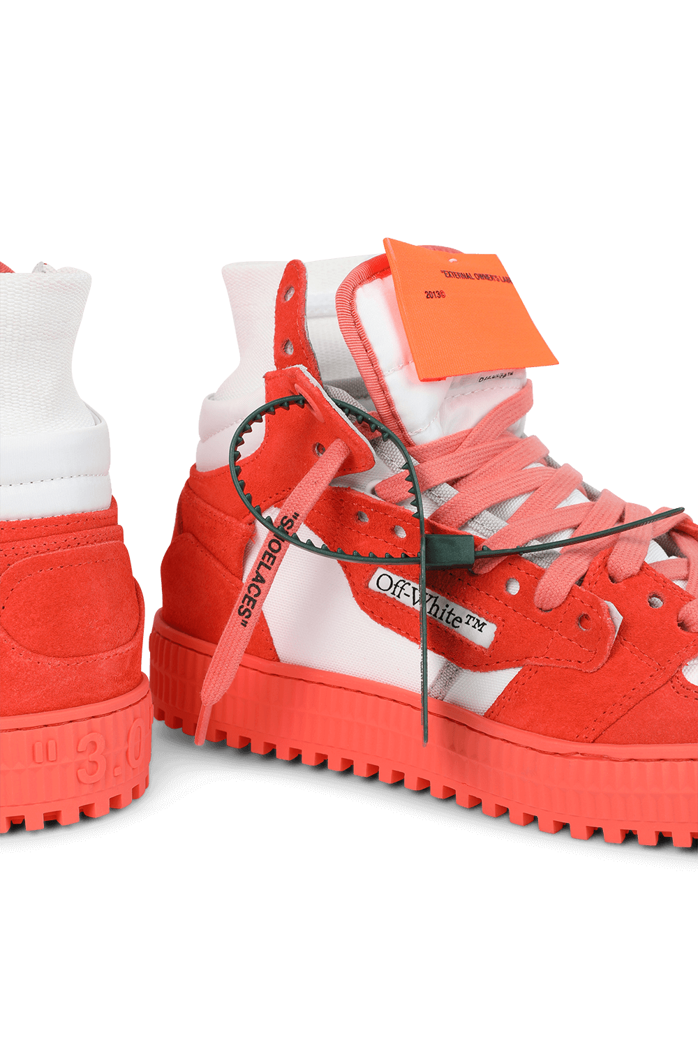 תמונת תקריב של סניקרס קורט 3.0 ברכיסה גבוהה