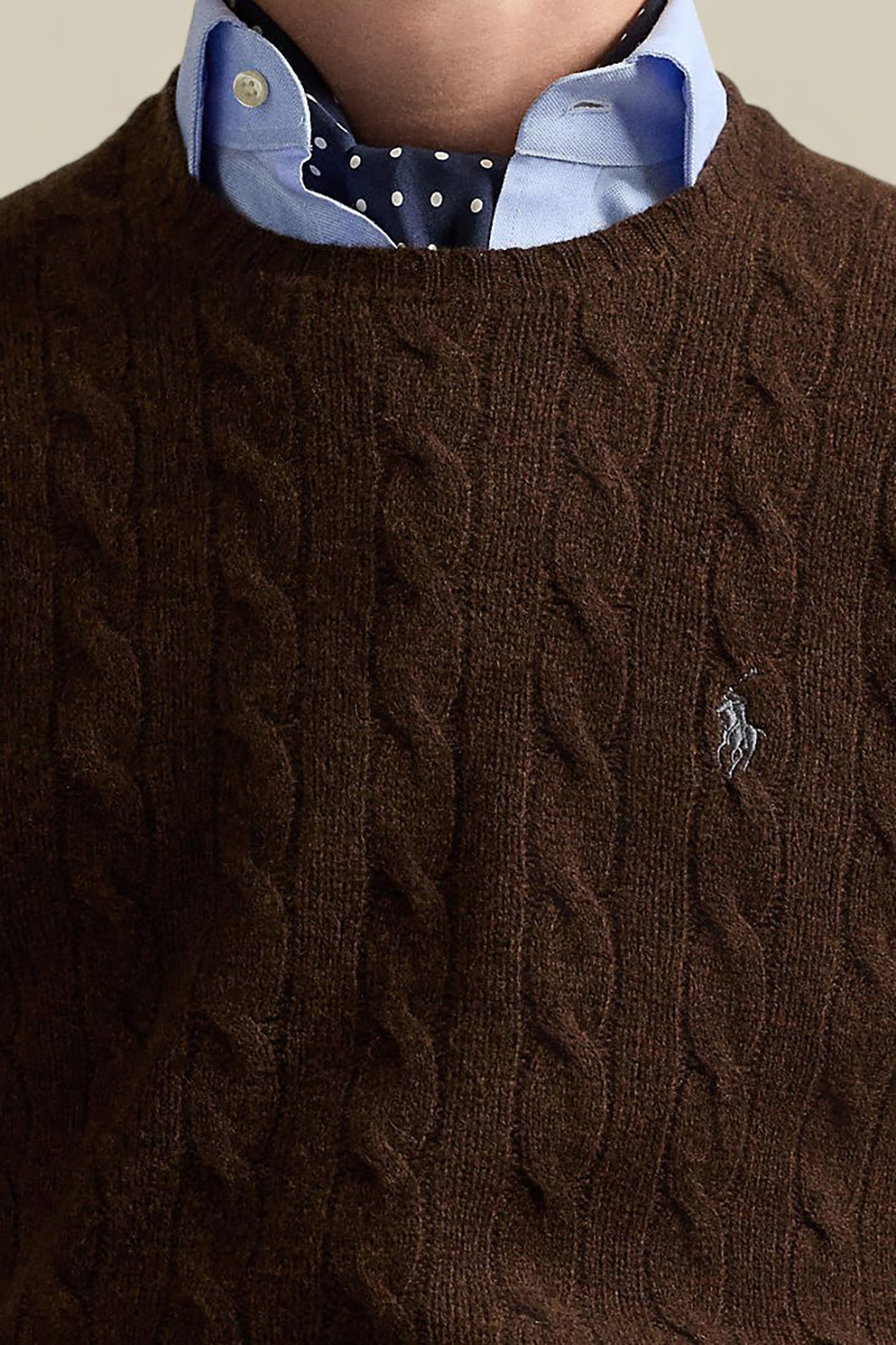 תמונת תקריב דוגמן של חולצת סוודר