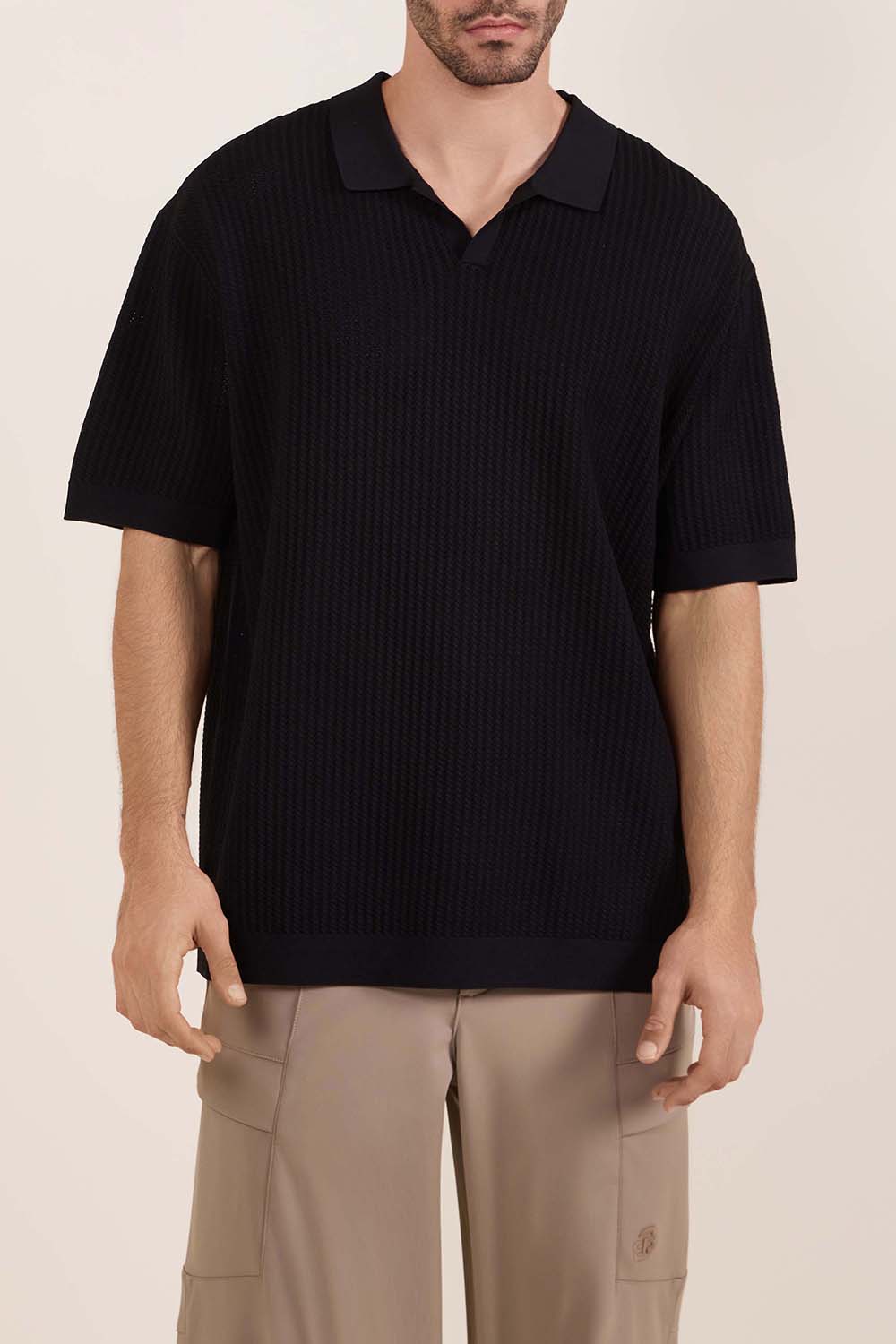 תמונת דוגמן קידמית של חולצת פולו