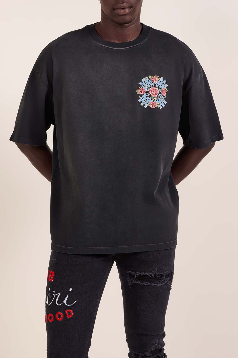 תמונת דוגמן קידמית של חולצת טי אוברסייז