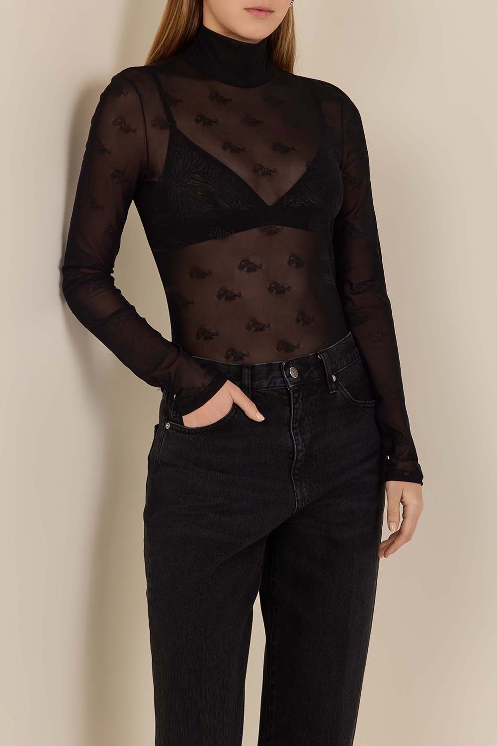 תמונת דוגמן קידמית של בגד גוף ריץ X פריים