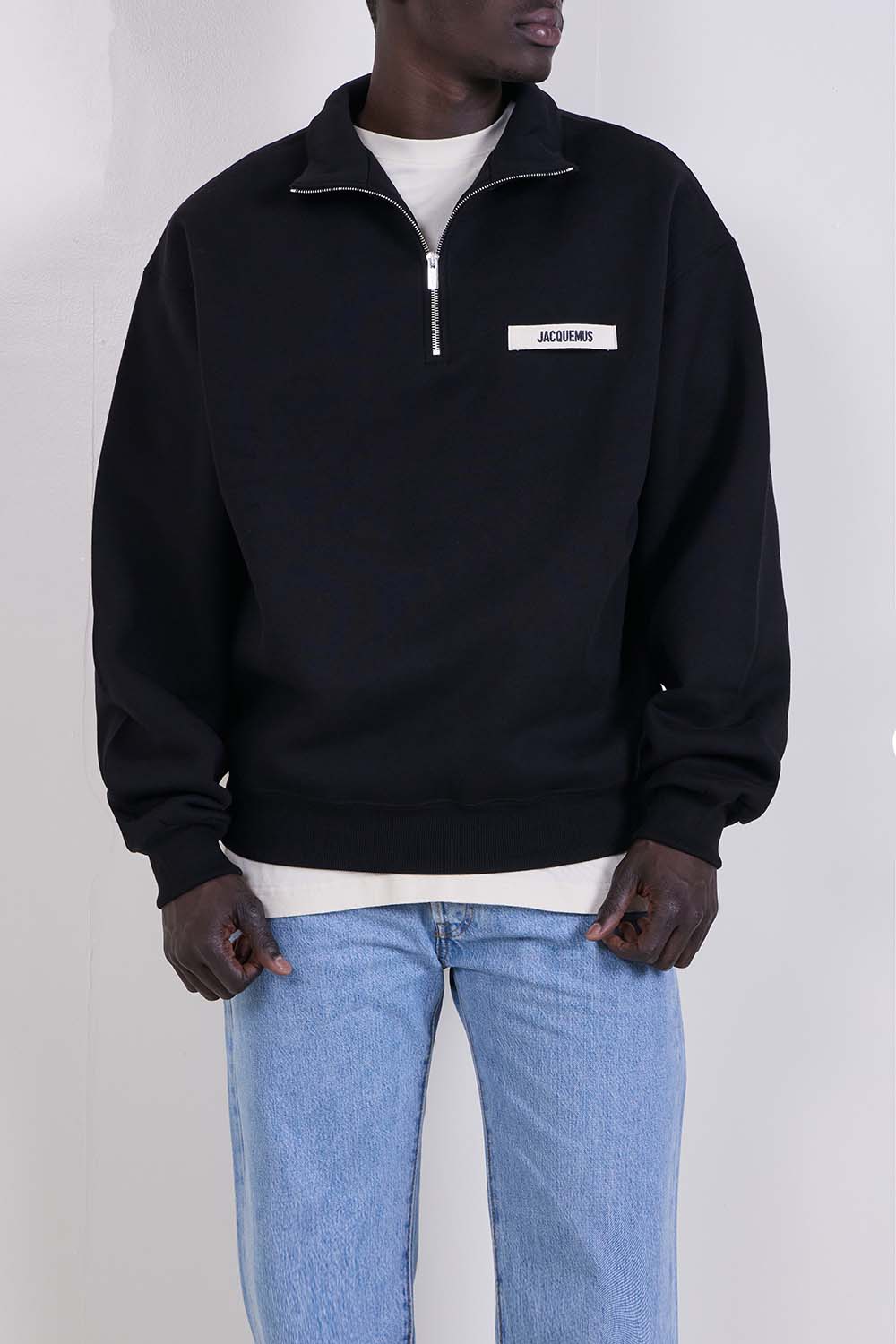 תמונת דוגמן קידמית של סווטשירט חצי רוכסן