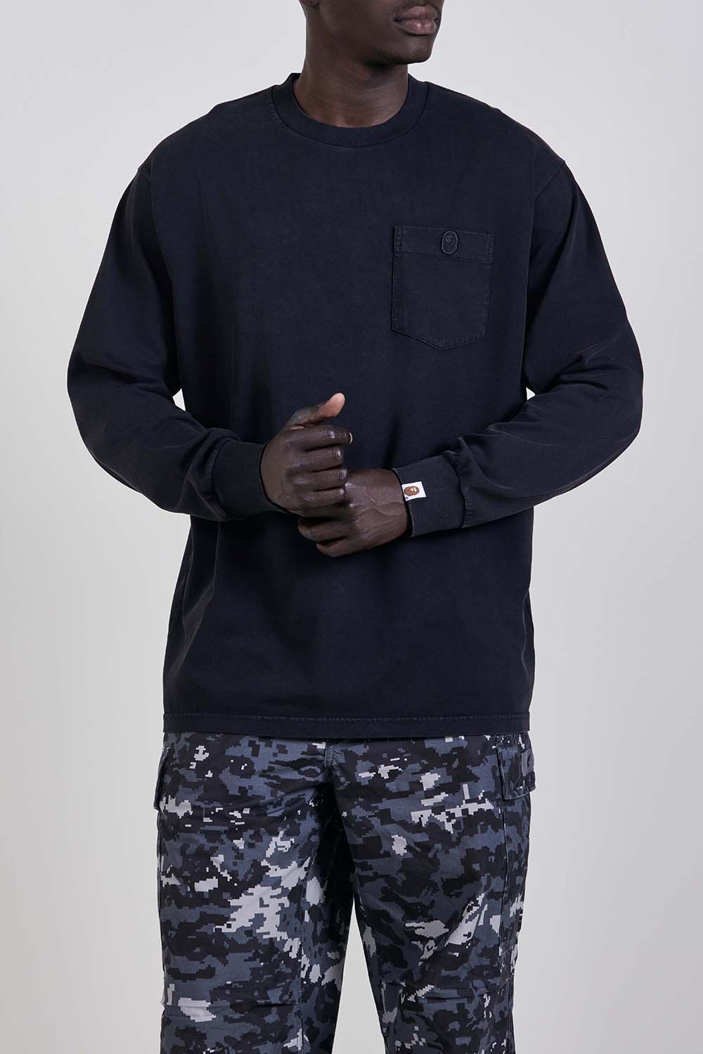 תמונת דוגמן קידמית של חולצת טי ארוכה