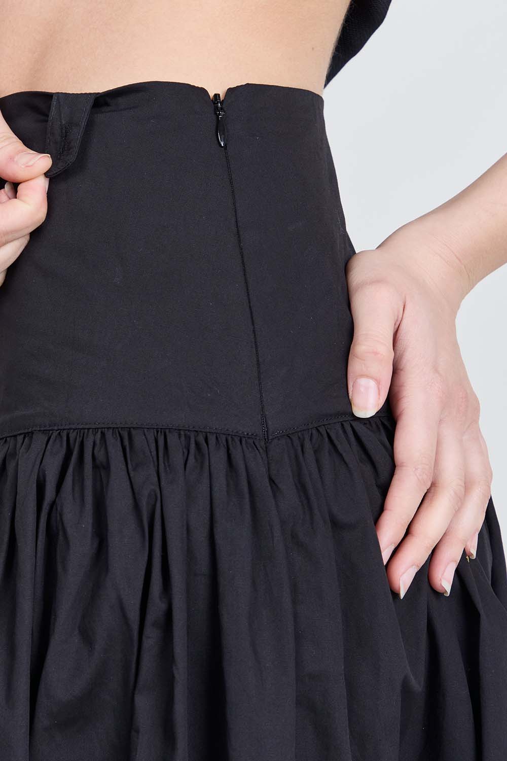 שמלת מידי א־סימטרית