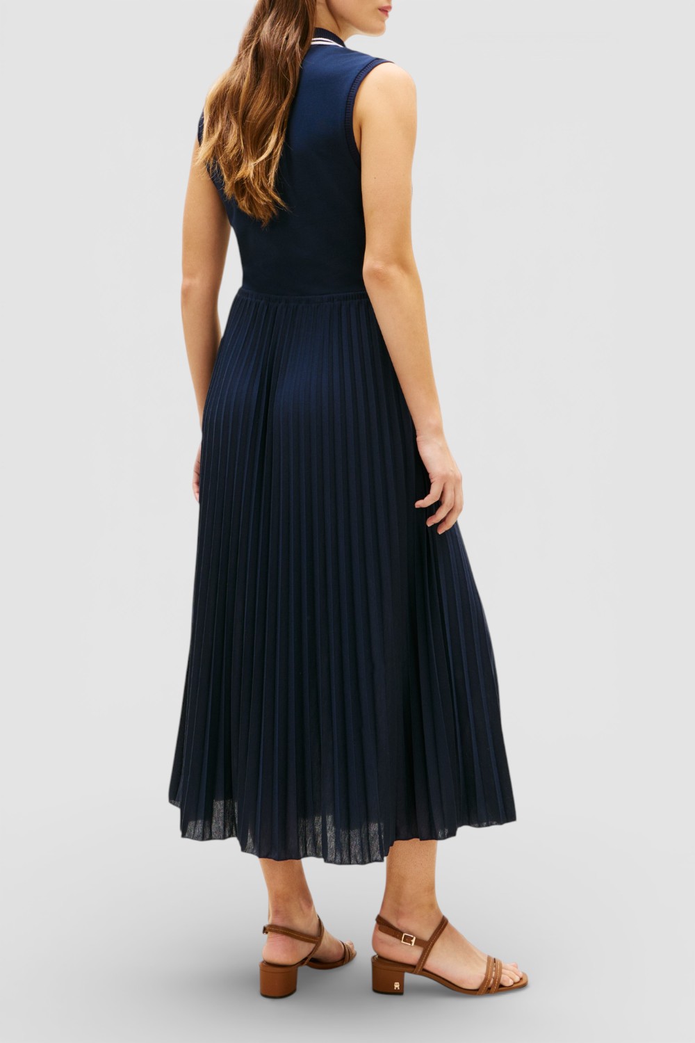 תמונת דוגמן אחורית של שמלת מקסי