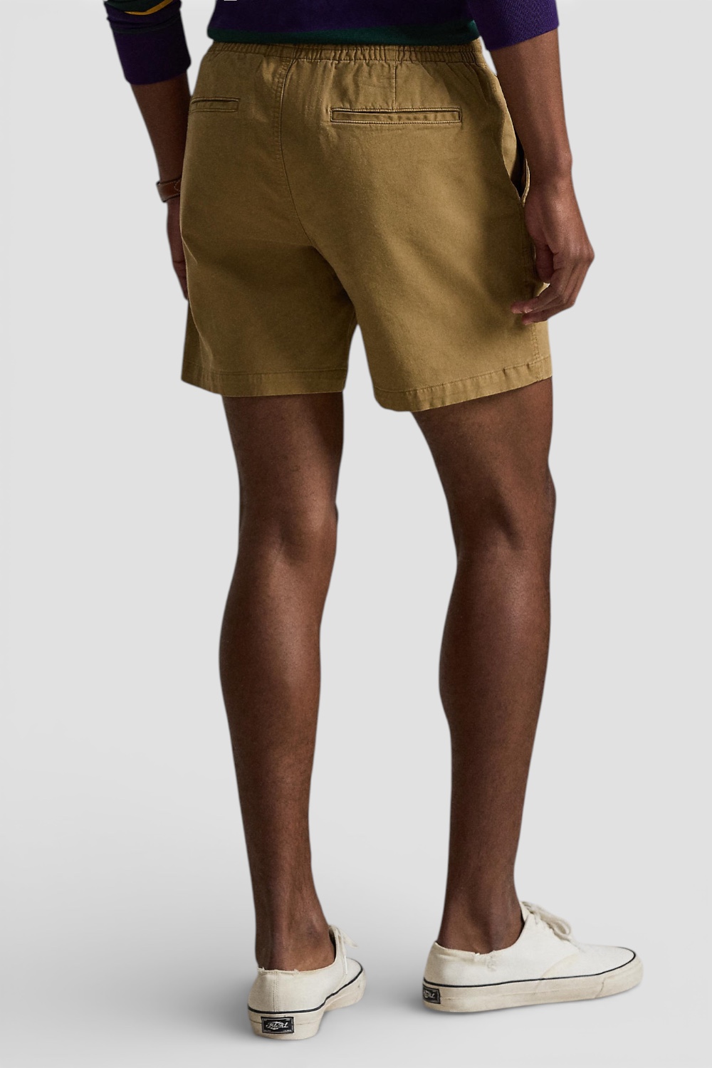 תמונת דוגמן אחורית של מכנסיים קצרים