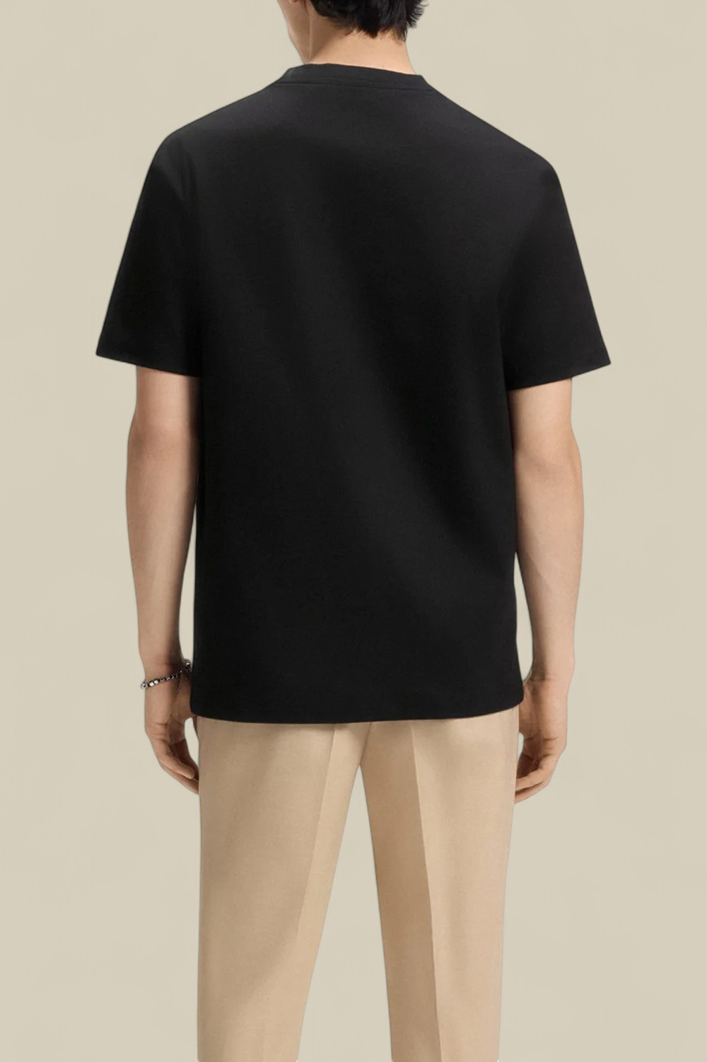 תמונת דוגמן אחורית של חולצת טי