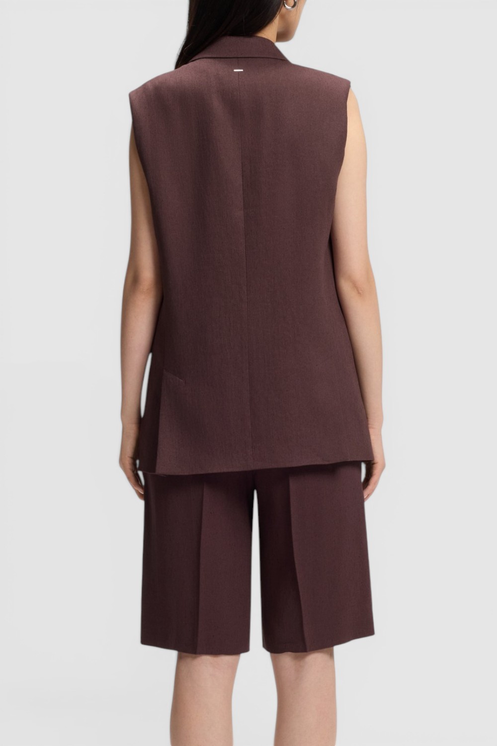 תמונת דוגמן אחורית של ווסט מעטפת