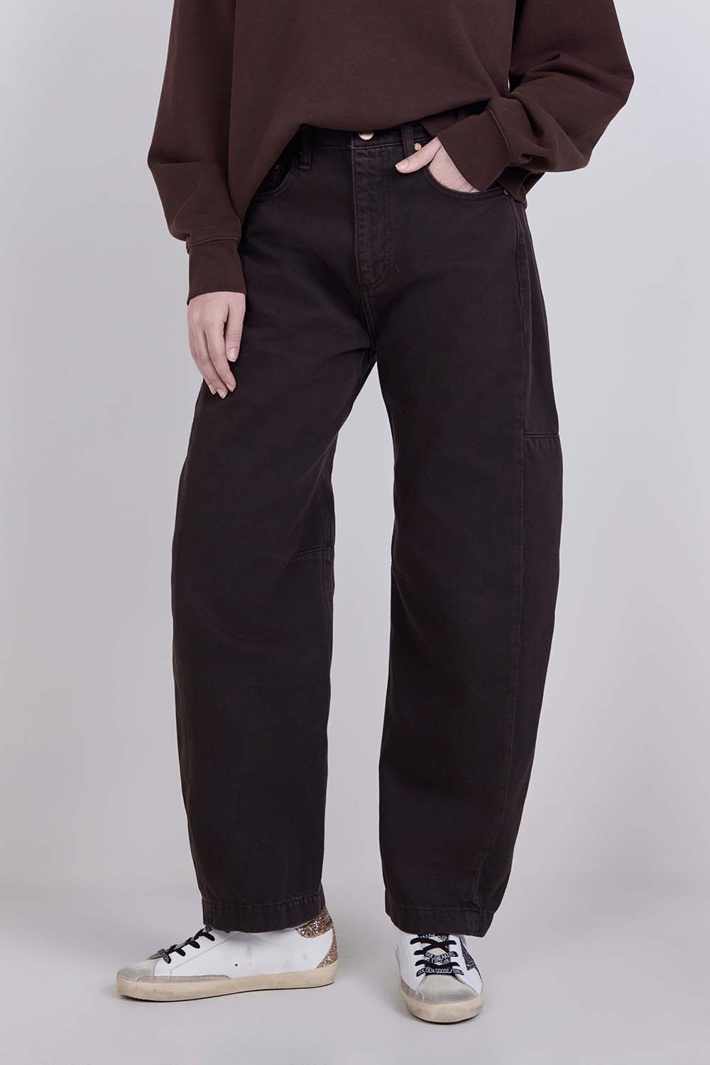 תמונת דוגמן קידמית של מכנסי ג'ינס בגזרת ברל