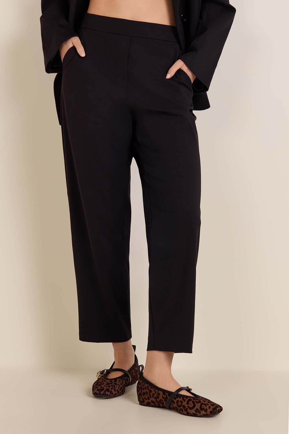 תמונת דוגמן קידמית של Daydrift High-Rise Tapered Trouser *Regular