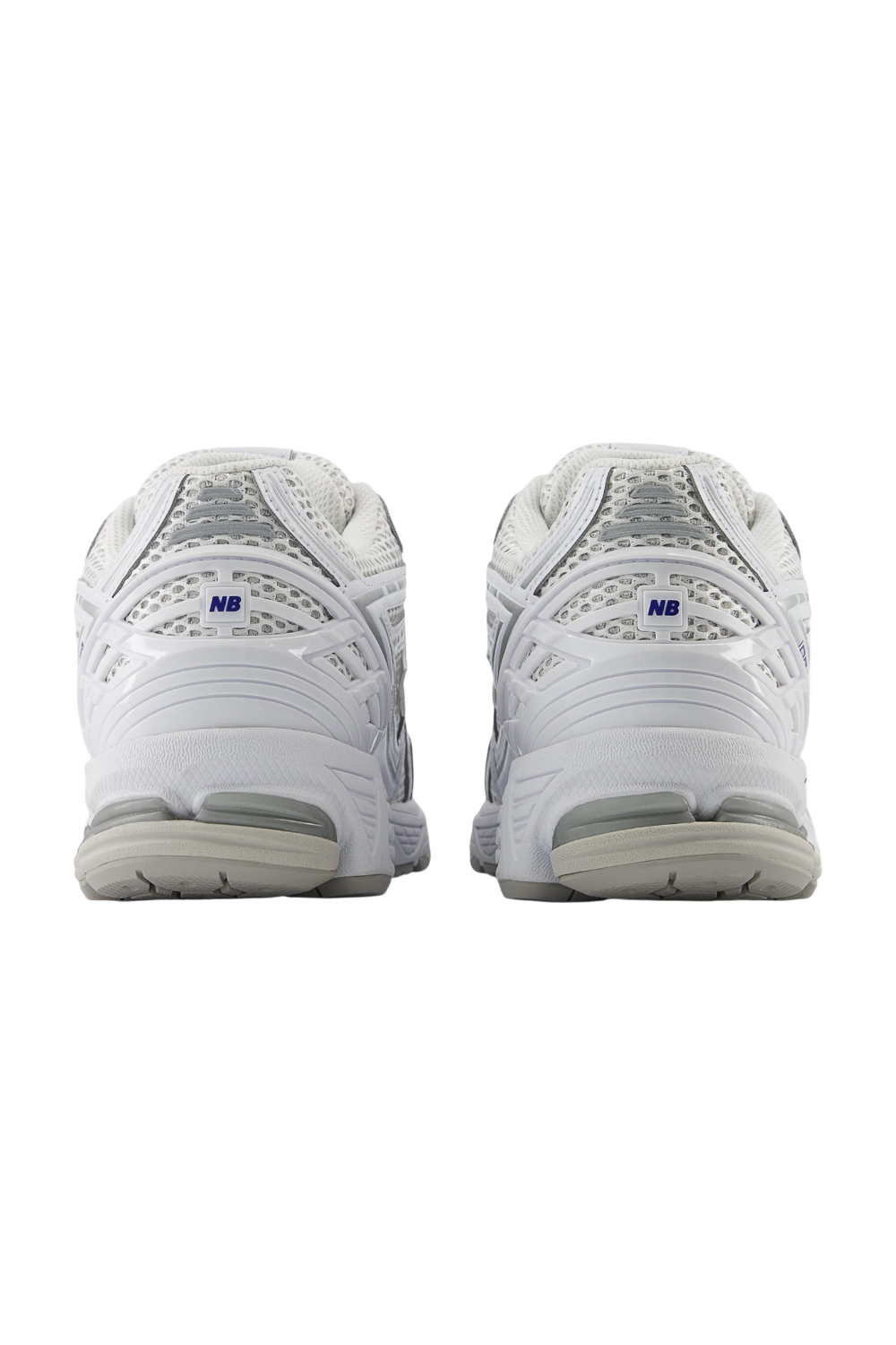 תמונה אחורית של נעלי סניקרס 1906R