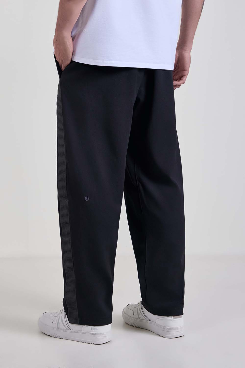 תמונת דוגמן אחורית של Pique Relaxed-Fit Track Pant Regular