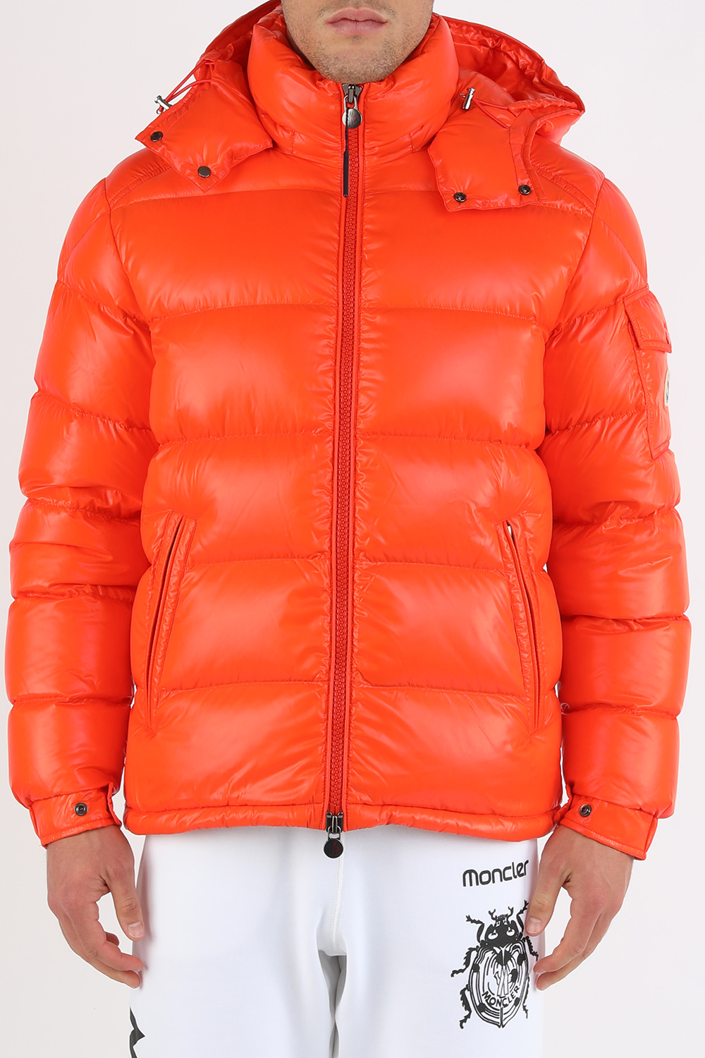 תמונת דוגמן קידמית של מעיל מאיה פאפר עם סגירת רוכסן בגוון כתום מבירק