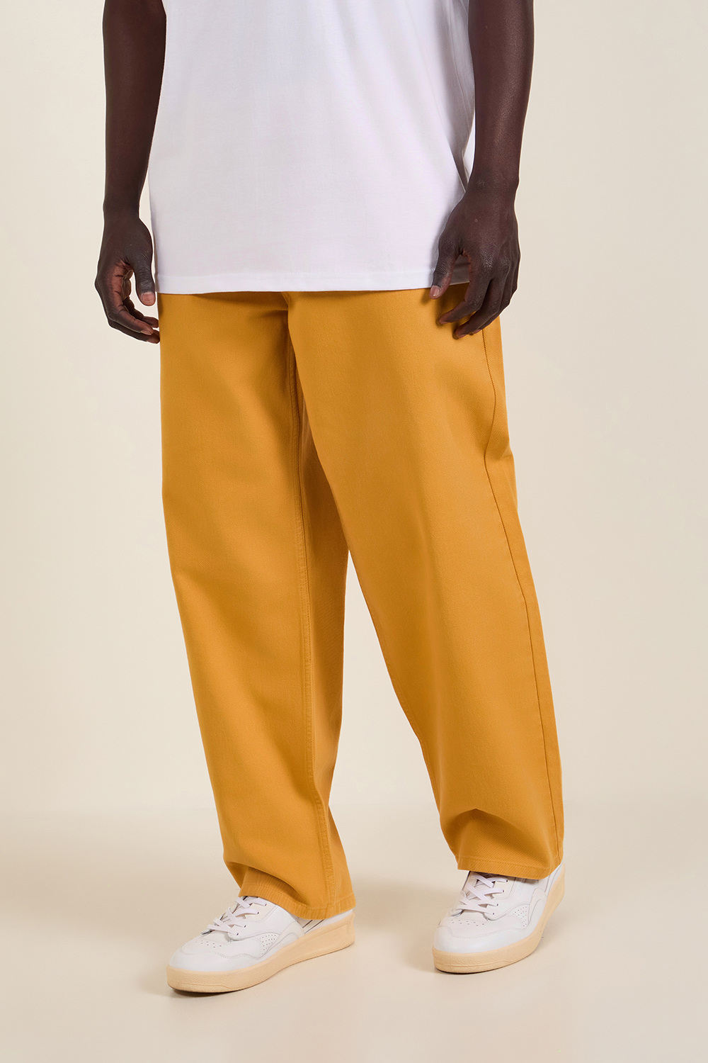 תמונת דוגמן קידמית של מכנסי ג'ינס