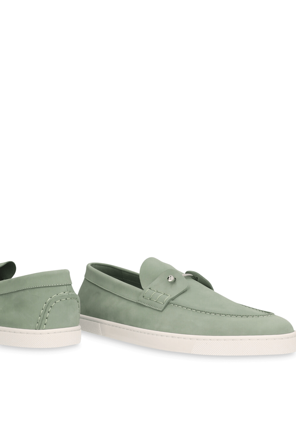 תמונת תקריב של נעלי מוקסינים