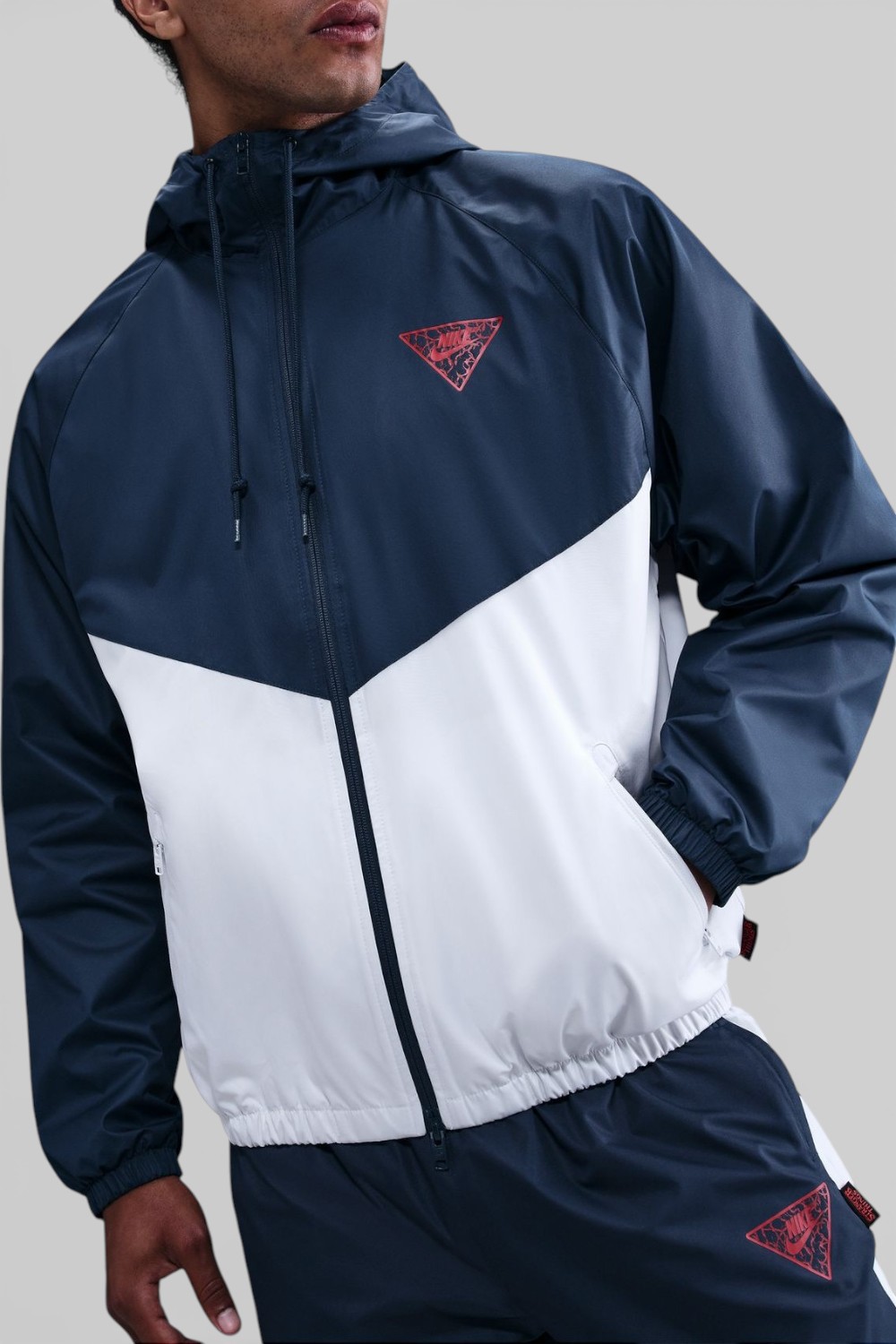 תמונת דוגמן קידמית של קפוצ'ון קל-משקל נייקי X דברים מוזרים