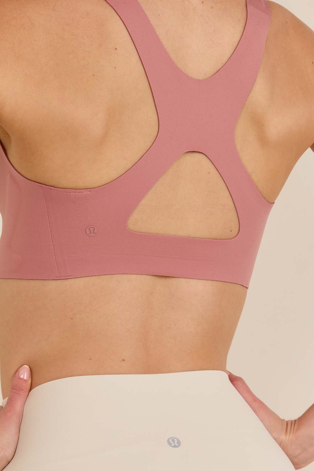 תמונת תקריב דוגמן של Support Code High-Impact Bra C/D