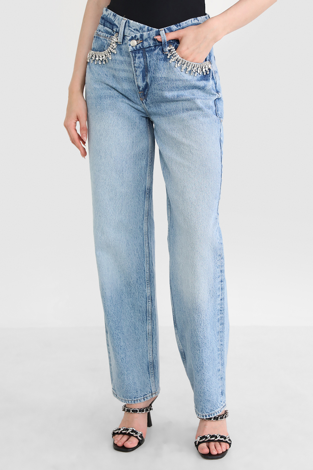 תמונת דוגמן קידמית של מכנסי ג'ינס גוד 90 עם קריסטלים