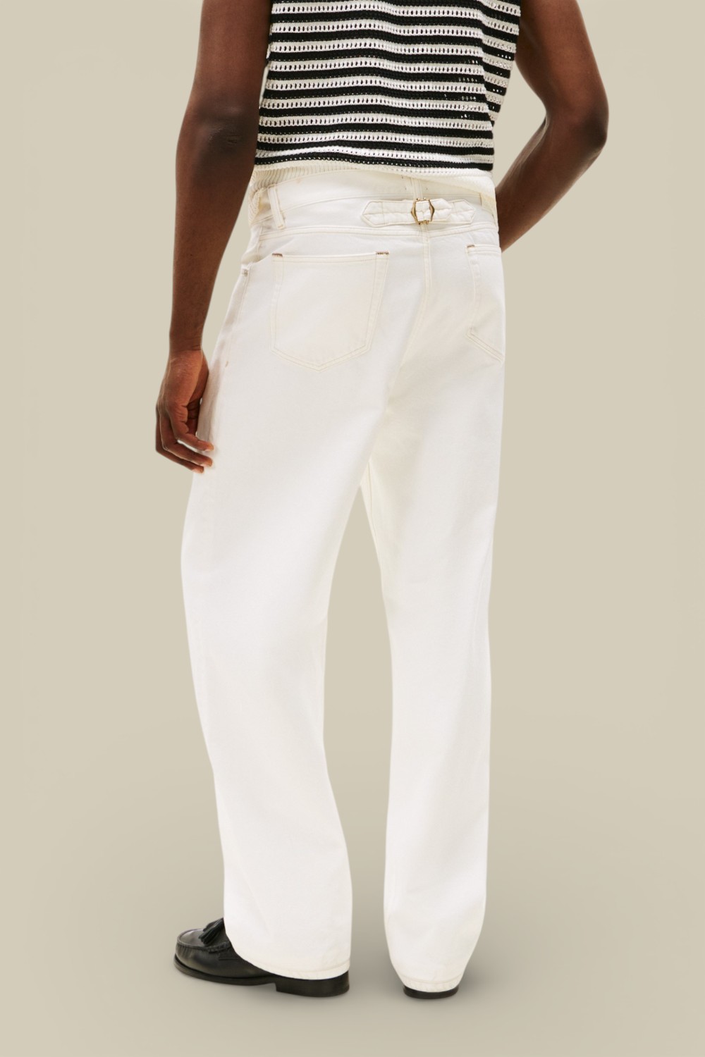 תמונת דוגמן אחורית של מכנסי ג'ינס