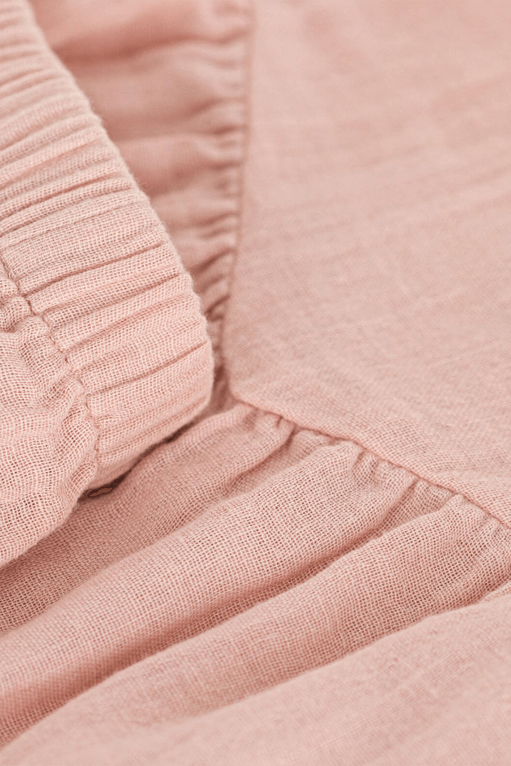 תמונת תקריב של סט חולצה ומכנסיים קצרים - גילאי 18-36 חודשים