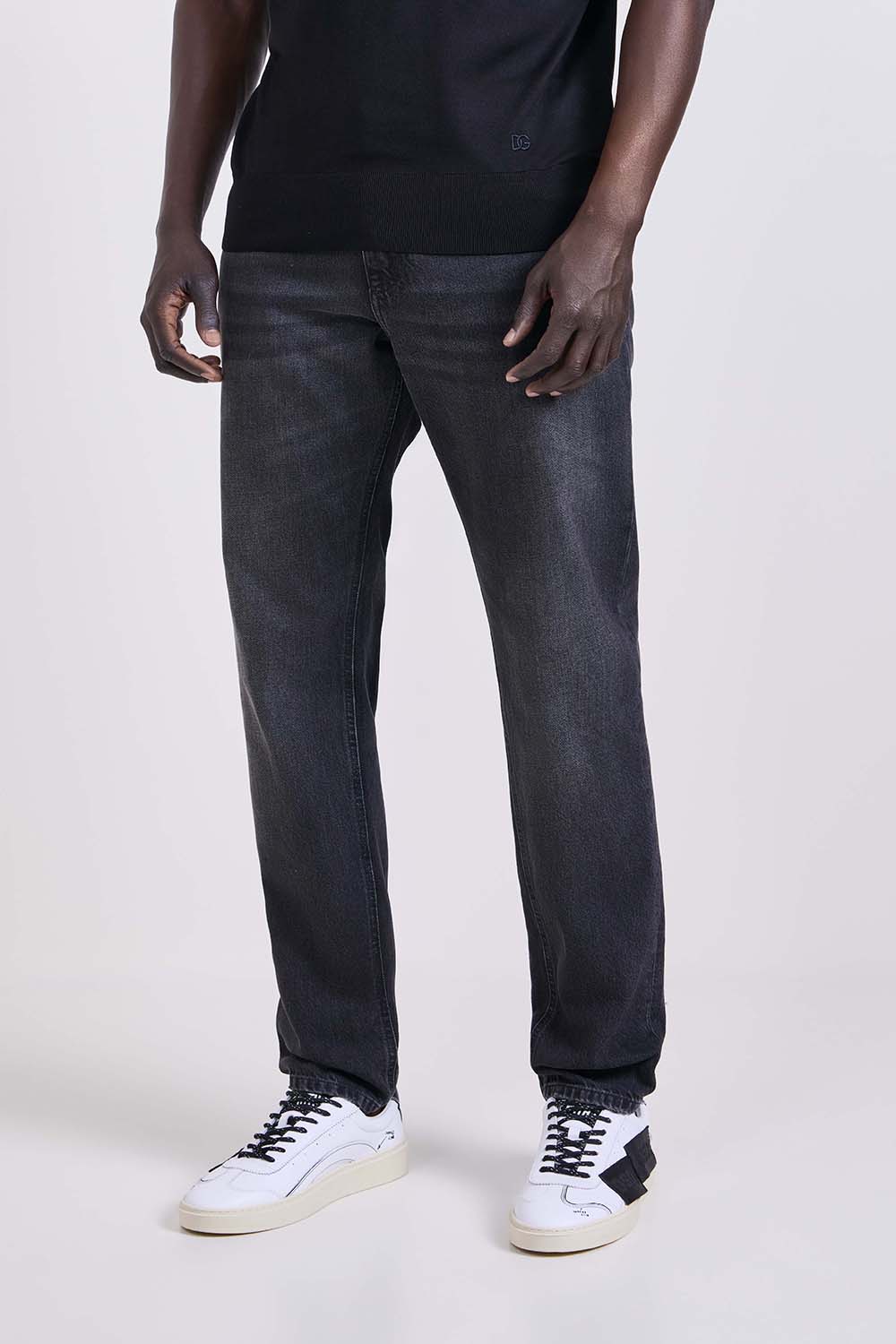 תמונת דוגמן קידמית של מכנסי ג'ינס