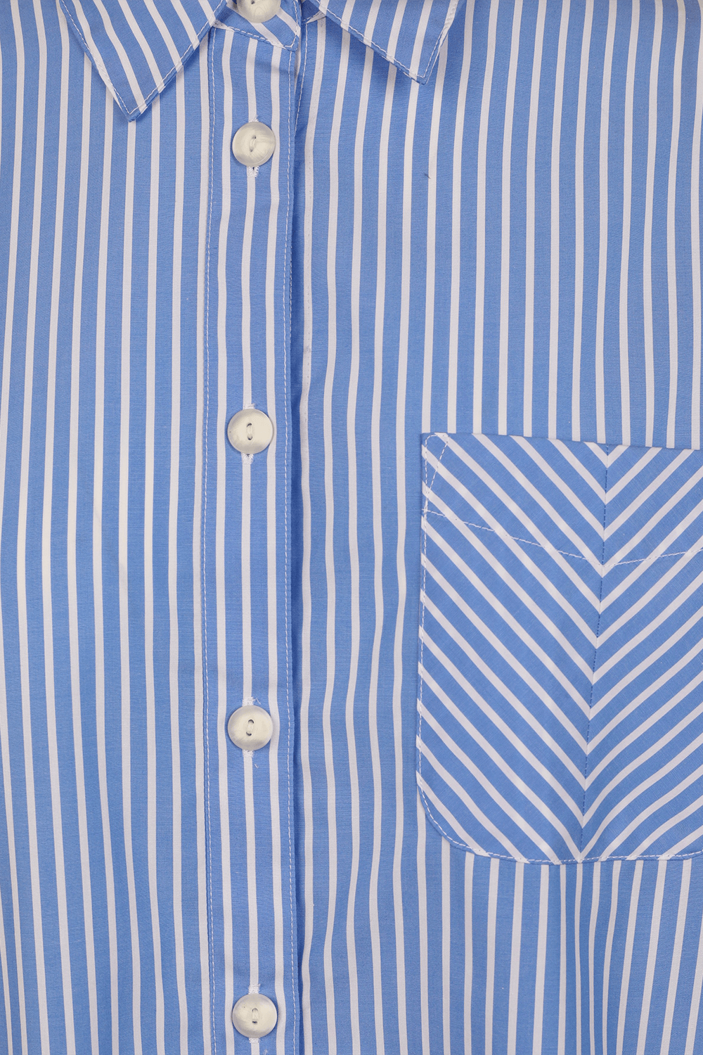 תמונה אחורית של חולצת כפתורים ארוכה עם פסים