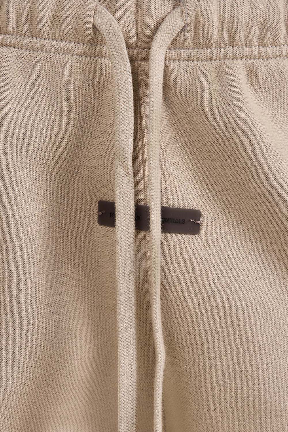 תמונת דוגמן אחורית של מכנסי כדורגל קצרים