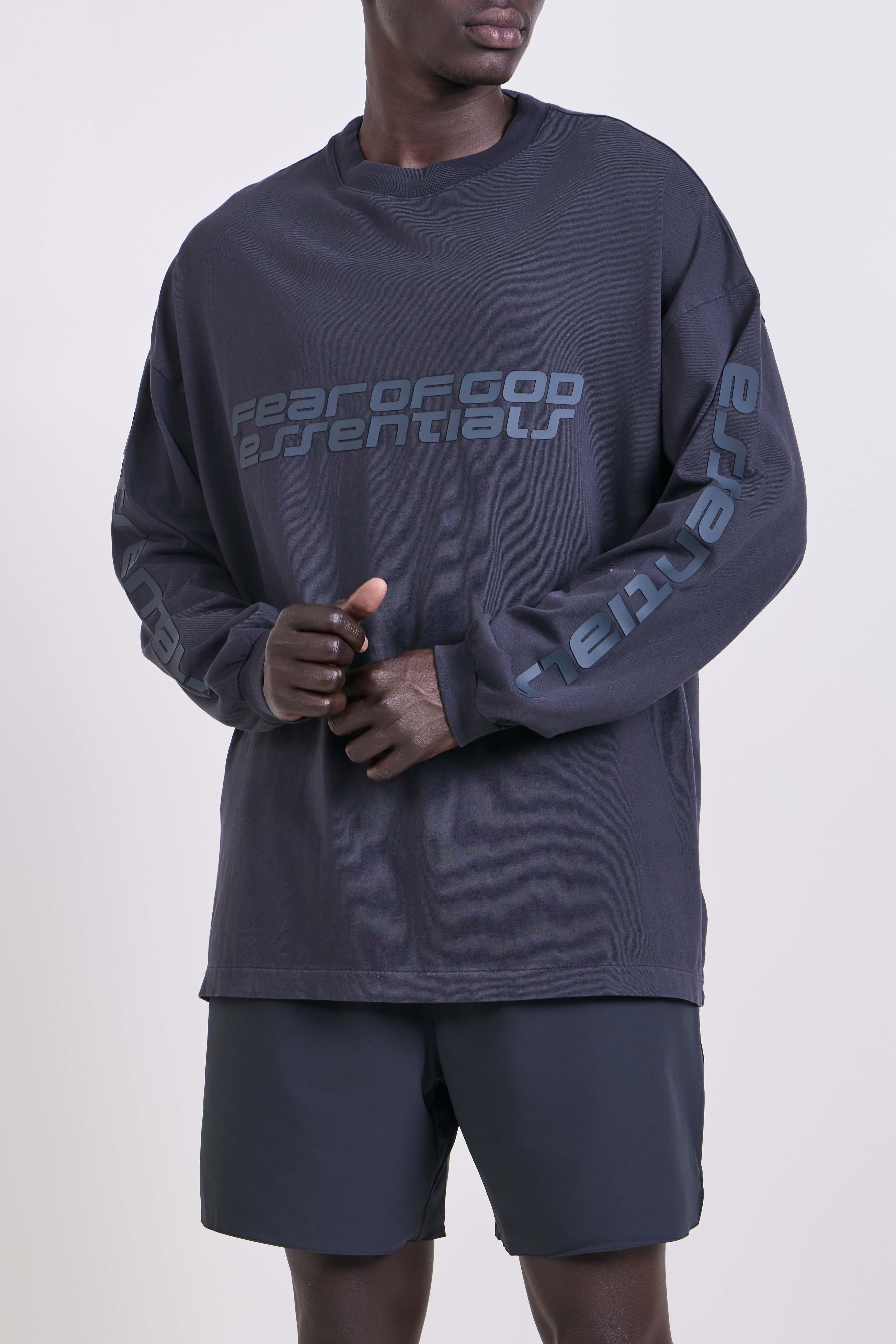 תמונת דוגמן קידמית של חולצת טי ארוכה