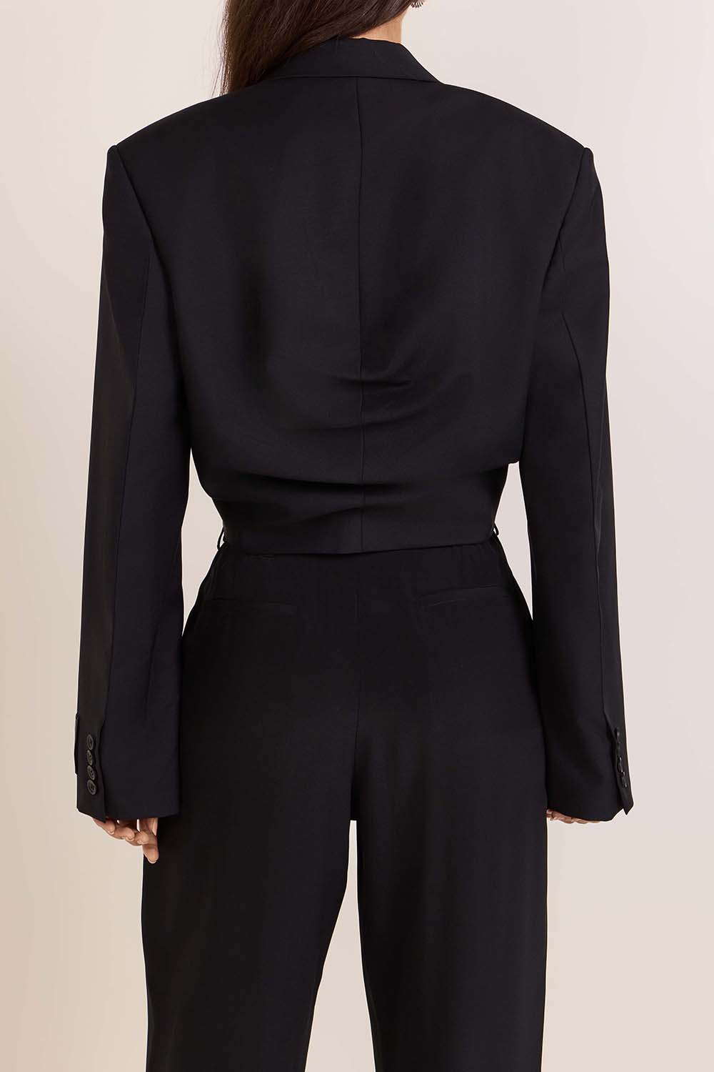 תמונת דוגמן אחורית של ז'קט מחוייט קרופ