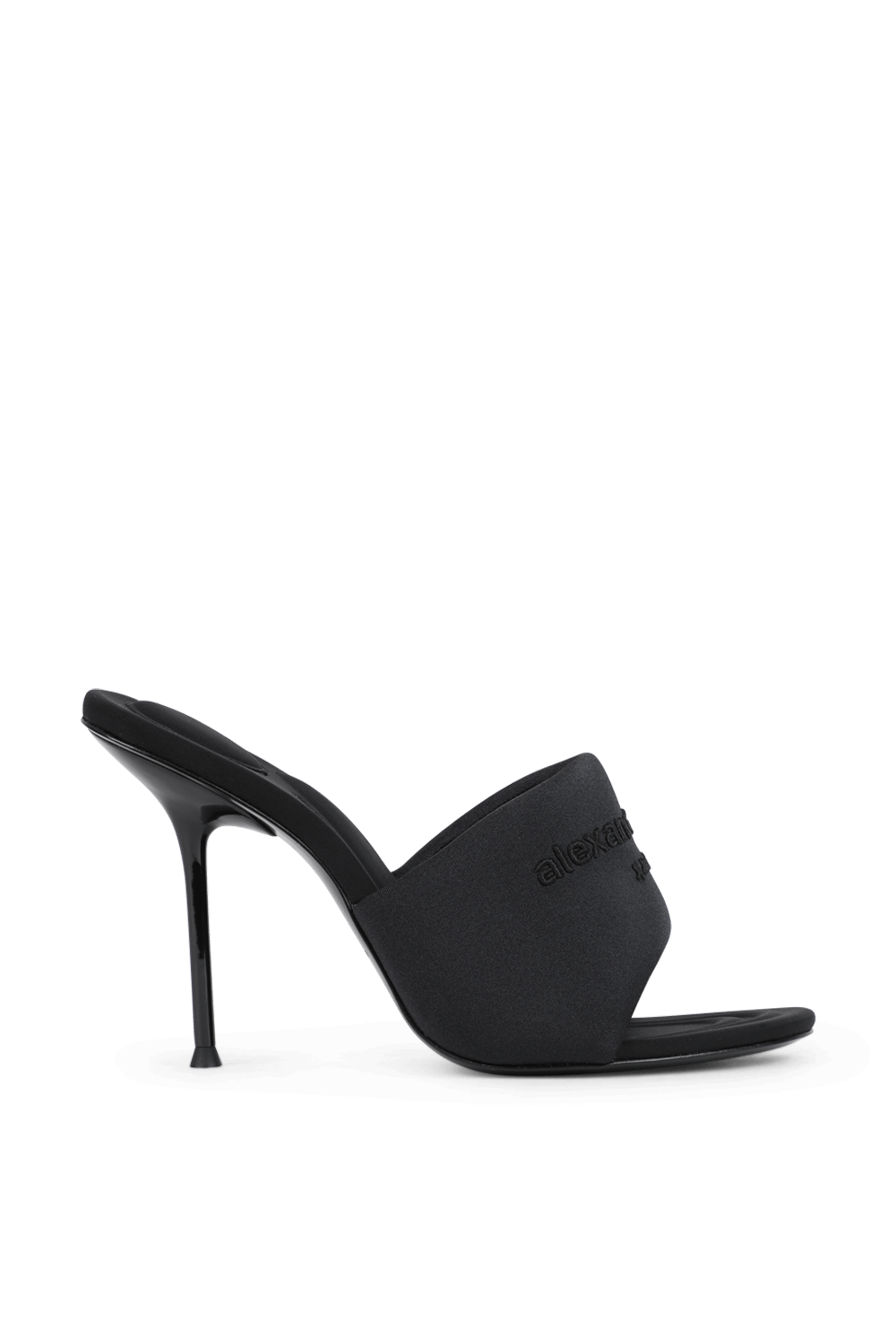 תמונה קידמית של נעלי עקב סיינה בגוון שחור