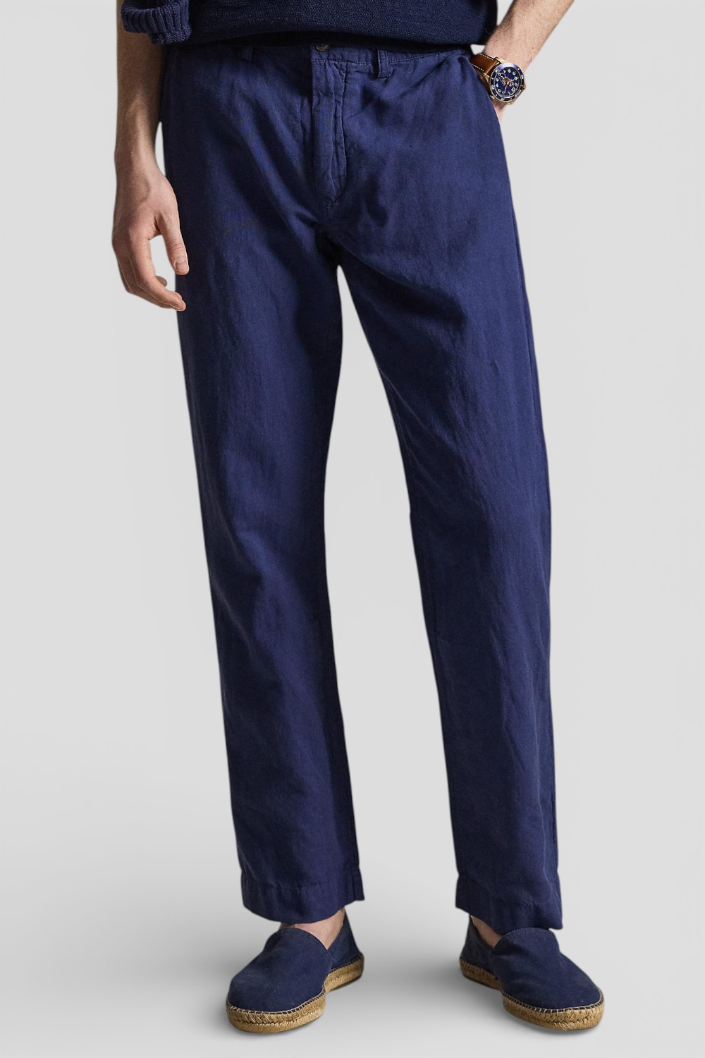 תמונת דוגמן קידמית של מכנסי פשתן מחוייטים