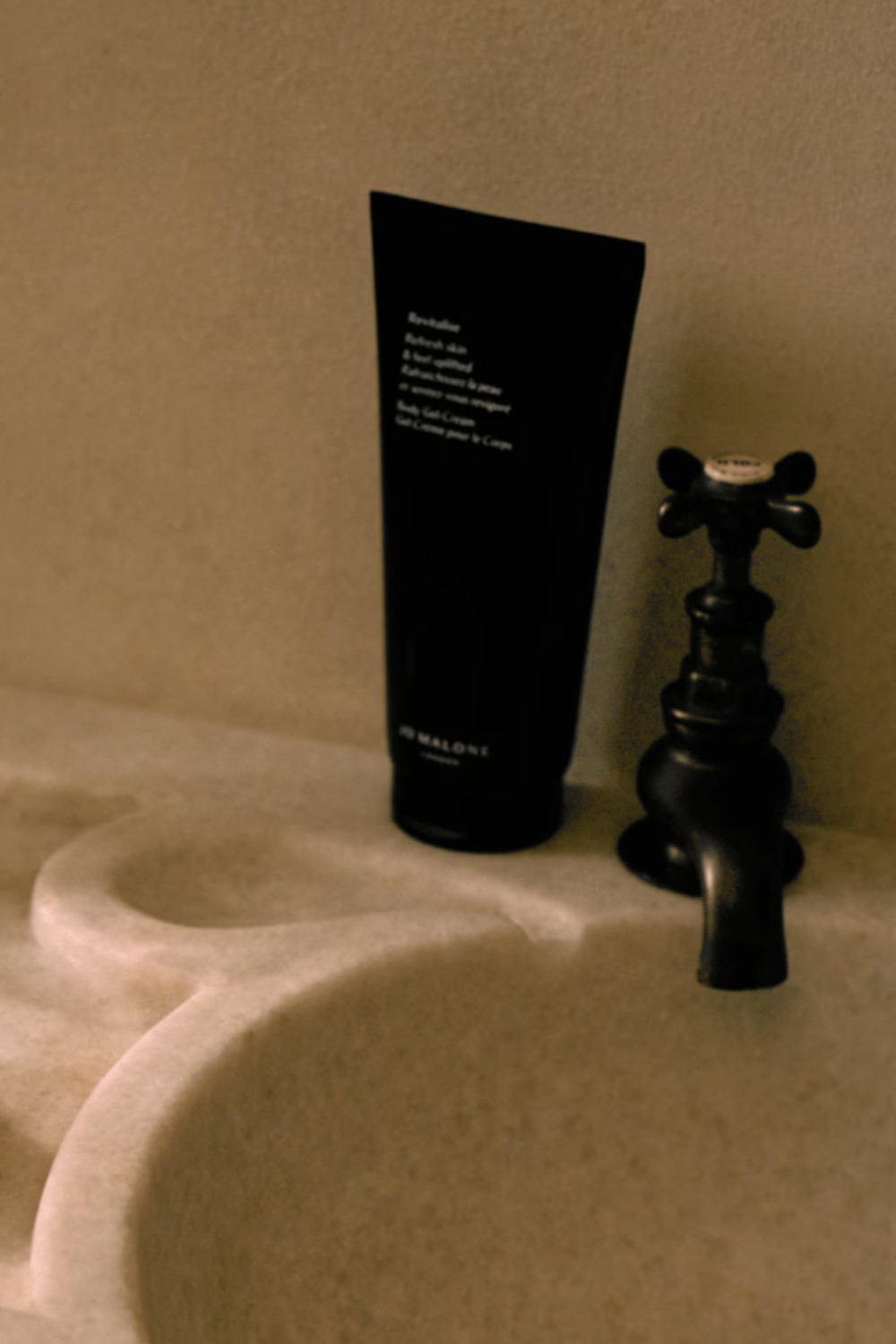 תמונת תקריב של Revitalise Exfoliating Soap 100 gr