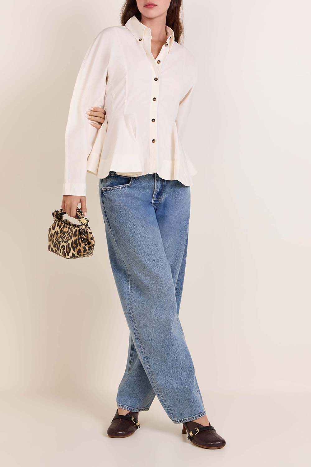 תמונת דוגמן קידמית של תיק בו מיני מנומר