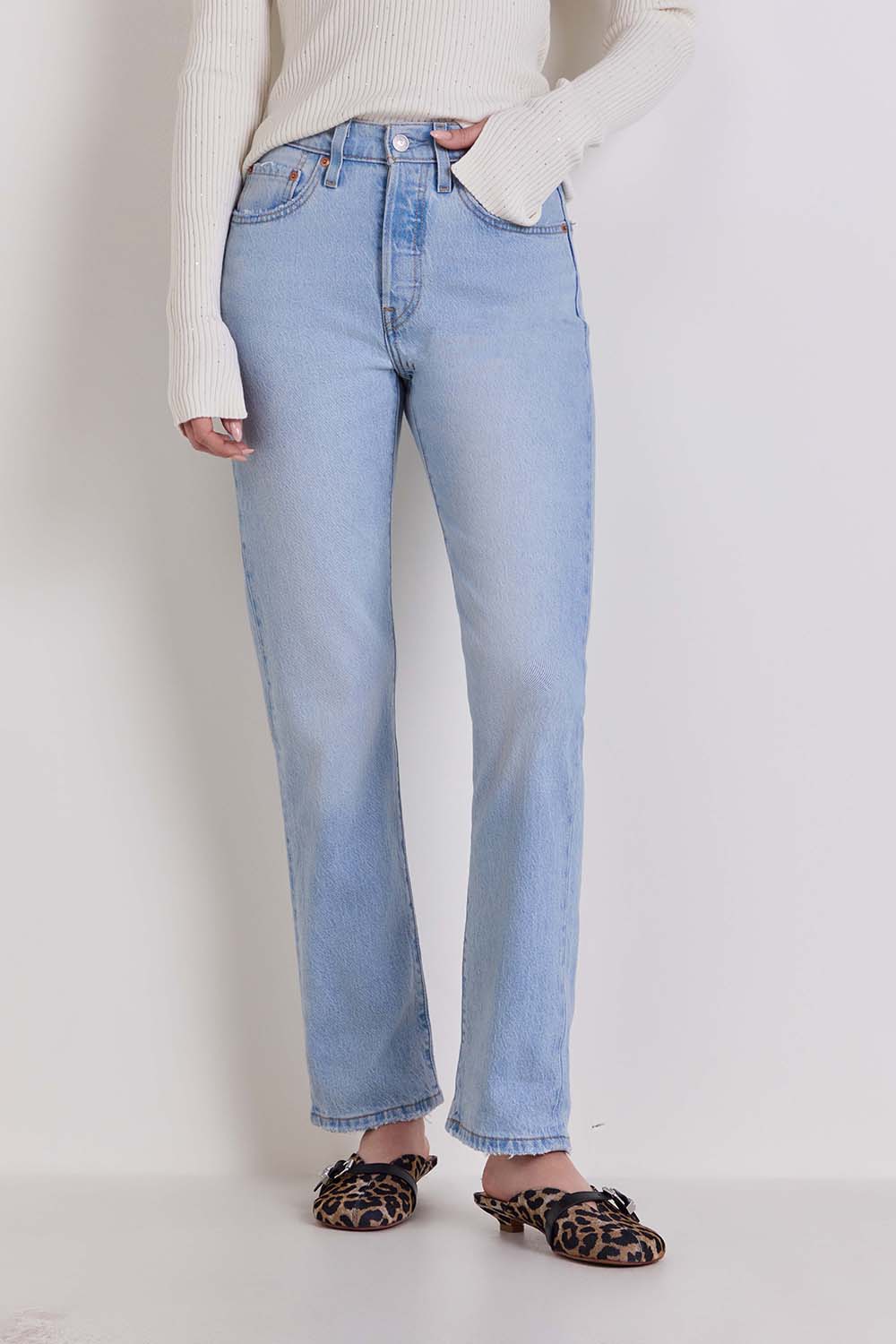 תמונת דוגמן קידמית של מכנסי ג'ינס 501 בגזרה ישרה