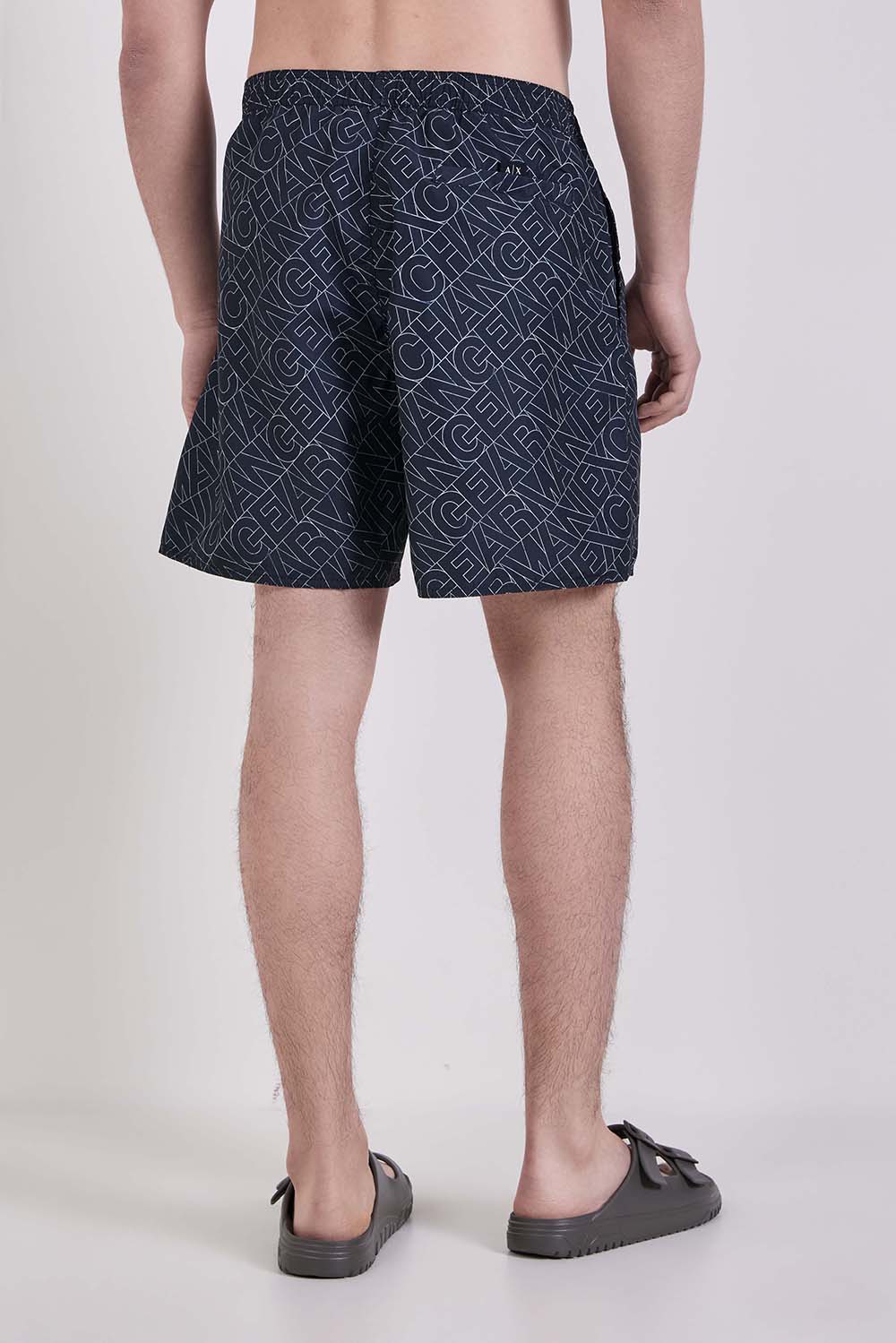 תמונת דוגמן אחורית של מכנסי בגד ים