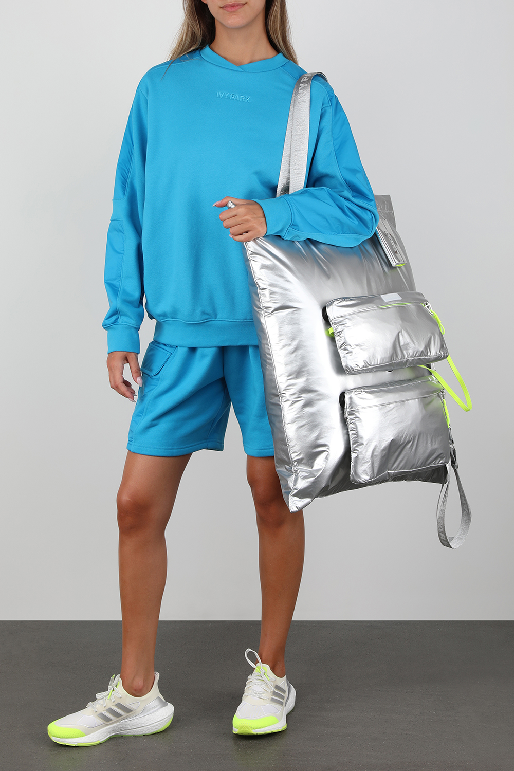 תמונת דוגמן קידמית של אדידס X אייבי פארק נעלי ריצה אולטרה בוסט