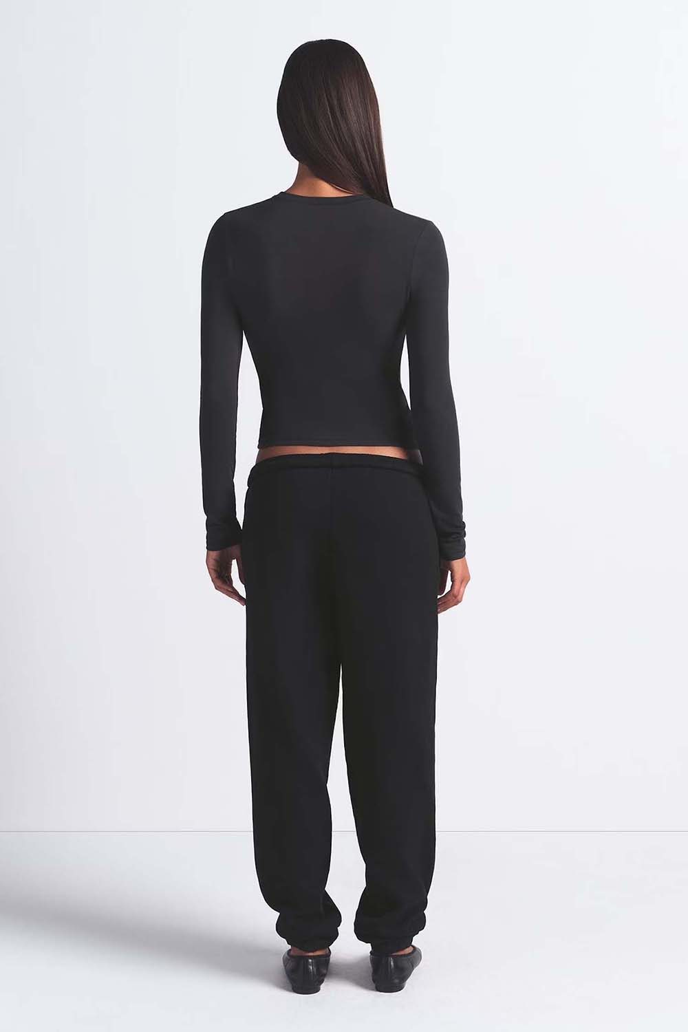 תמונת דוגמן אחורית של CLASSIC JOGGER