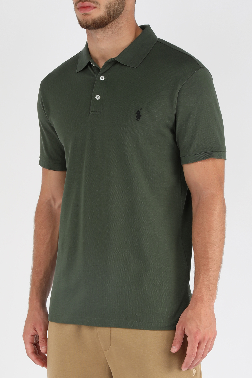 תמונת דוגמן קידמית של חולצת פולו סלים מכותנה עם לוגו רקום