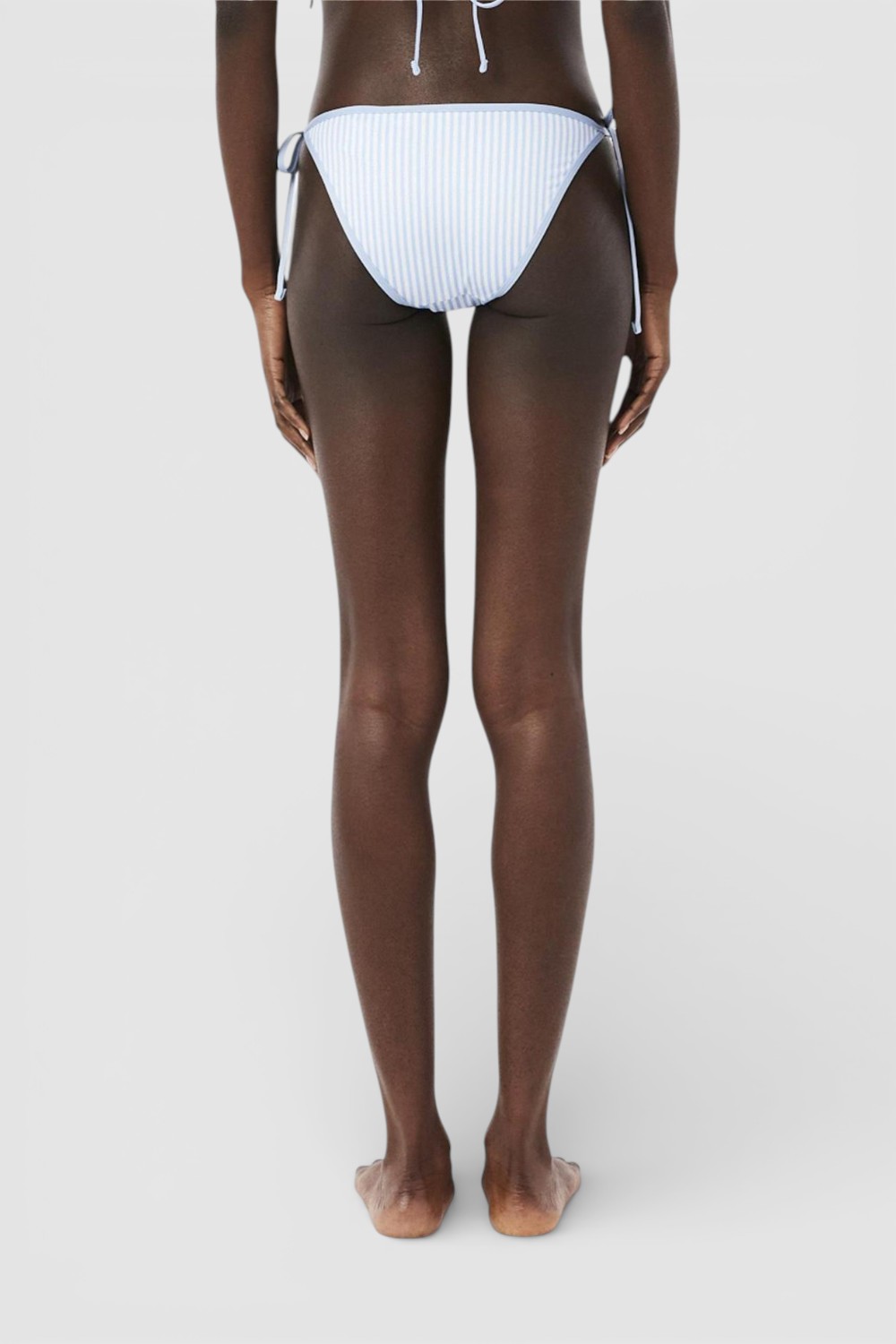 תמונת דוגמן אחורית של תחתון בקיני