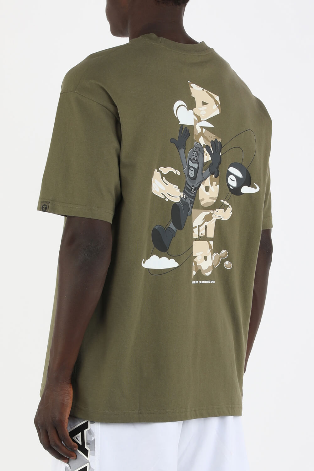 תמונת דוגמן אחורית של Somewhere Print Straight Tshirt in Green